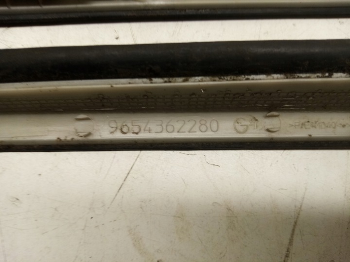 DROITE MOULURE PARE-BRISE AVANT 9654362180 PEUGEOT 407