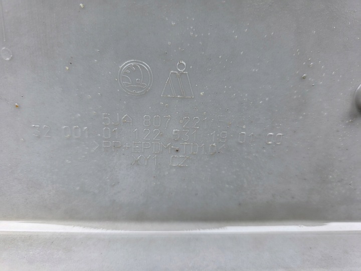 5JA807221 5JA807611 PARE-CHOCS AVANT SKODA RAPID (NH1, NH3) (2012-2019)