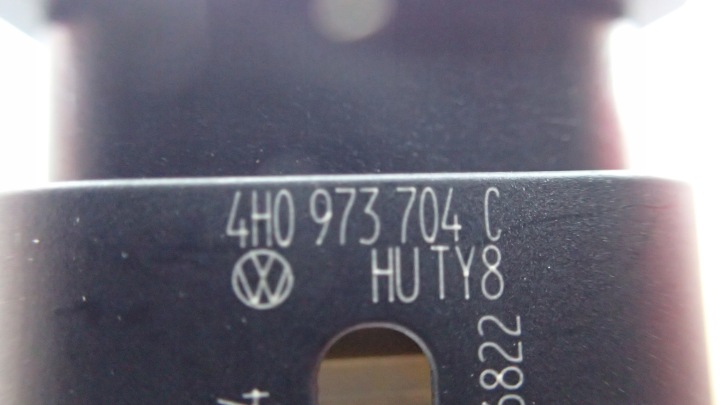 PUCE PUCE VW AUDI SKODA SEAT 4H0973704C 4H0 973 704 C+ BROCHES