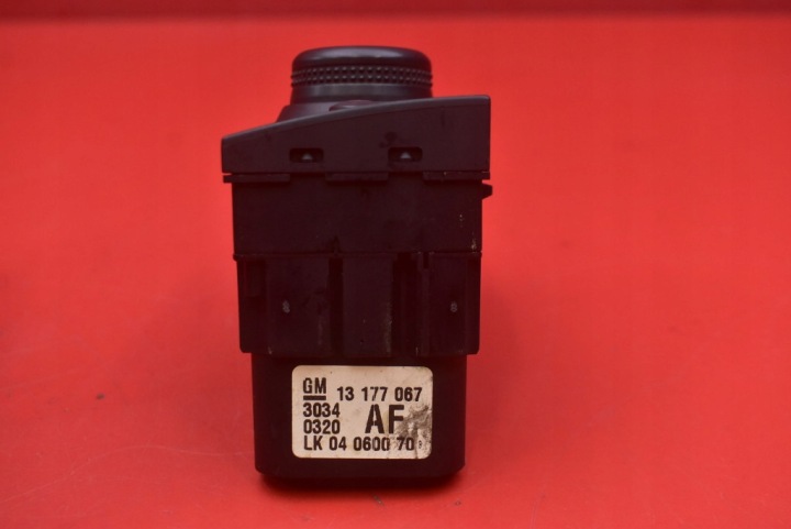 COMMUTATEUR COMMUTATEUR FEUX 13177067 AF OPEL VECTRA C UNIVERSEL 02-05