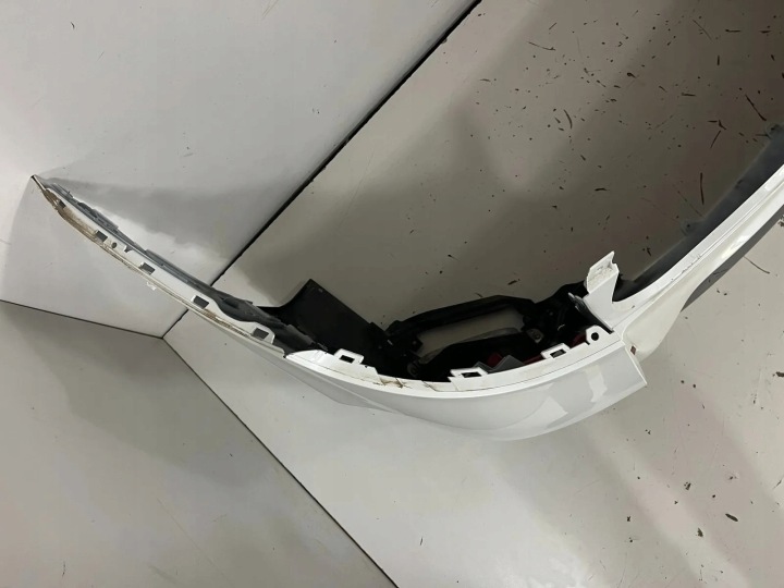 PARE-CHOCS ARRIÈRE BMW 8099211 GASOLINE 2023