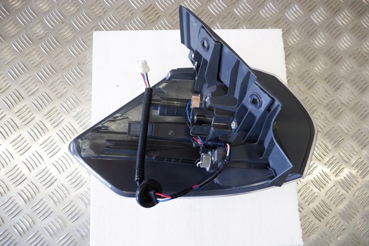 NISSAN LANTERNE ARRIÈRE DROIT 265504CA0B