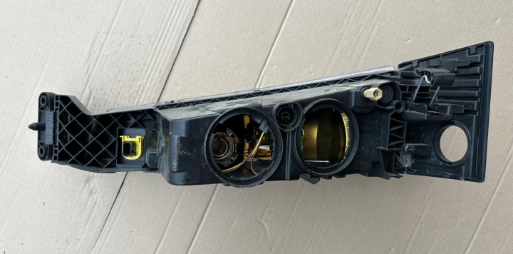 DROIT PHARES ANTIBROUILLARD ANTIBUÉE PHARE ANTIBROUILLARD VOLVO FH4 FH IV 21221159