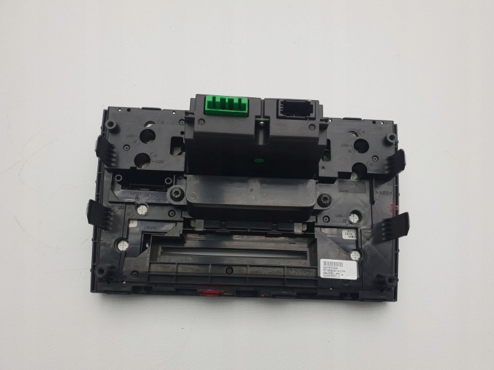 RADIO AVEC NAVIGATION VOLVO XC90 I 30797250 2.4L DIESEL 136KW 2007
