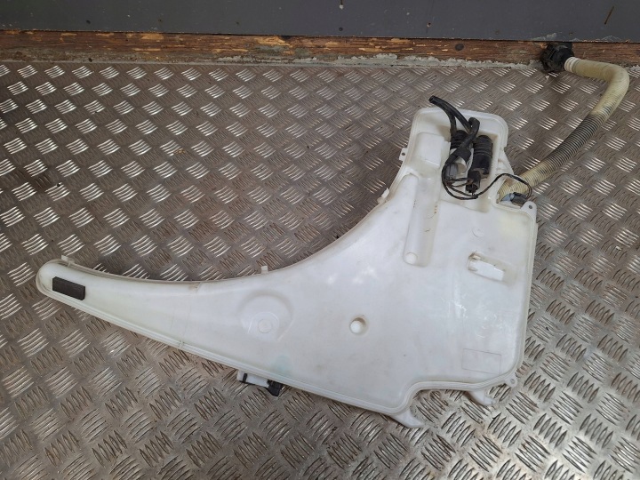 BMW 1 E81 E87 2007 RÉSERVOIR LIQUIDE VERS LAVE-GLACES VITRES AVANT