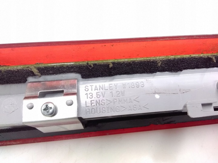 TROISIÈME LANTERNE STOP NISSAN NAVARA D23