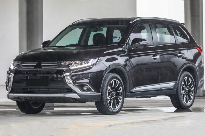 MITSUBISHI OUTLANDER 2015-21 POR RESTYLING GUARDABARROS 