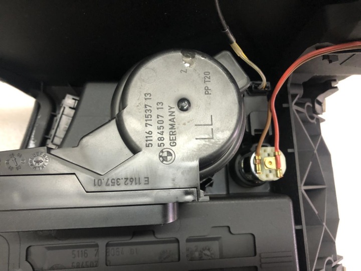 TUNSEL CENTRAL ACCOUDOIR 7153713 BMW E90