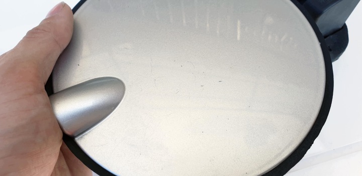 OPEL MERIVA A CLAPET REVÊTEMENT GOULOTTE DE REMPLISSAGE CARBURANTS ARGENTÉE CODE VERNIS Z157