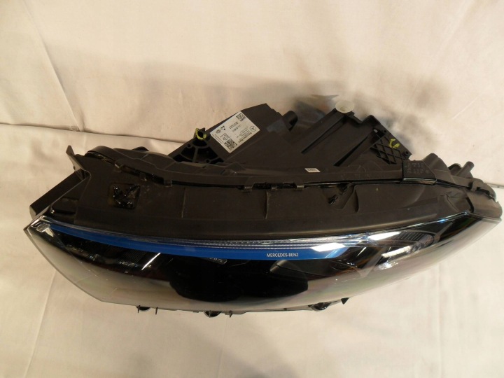 PROJECTEUR AVANT CÔTÉ GAUCHE MERCEDES-BENZ EQA A2439062701KZ