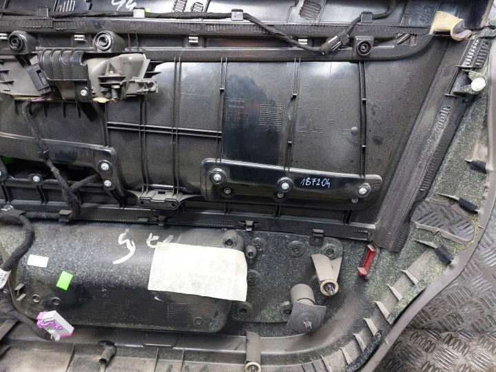 COLLECTEUR PORTES GAUCHE AVANT AUDI A4 B6 8E1867105