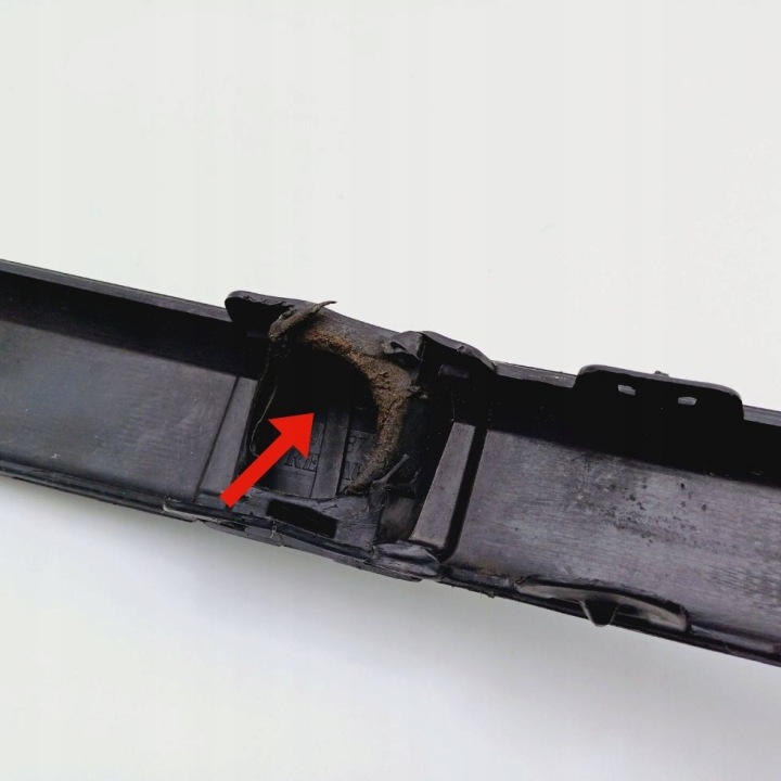 MOULURE PARE-CHOCS BOUCHON DROIT AVANT RENAULT LAGUNA II G000009684 NR69