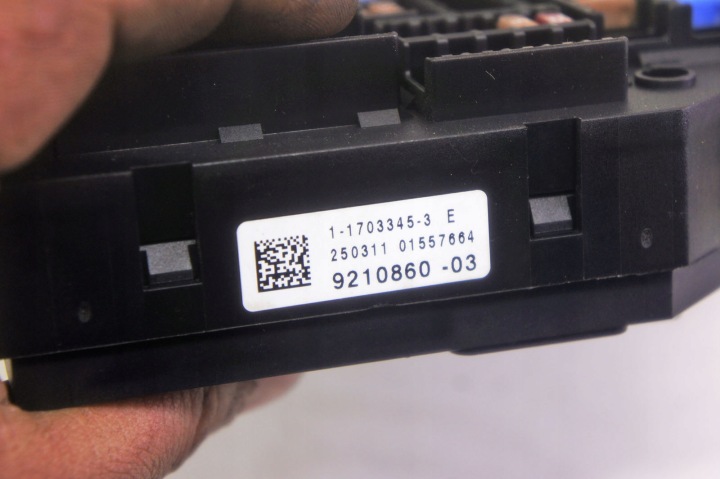 NO067 BMW X3 F25 BOÎTE FUSIBLES 9210860