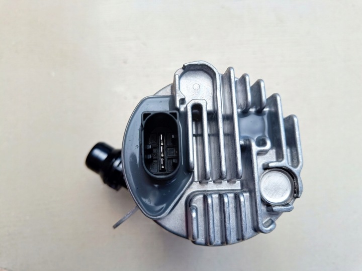 SUPPLÉMENTAIRE POMPE À EAU 8686899 BMW G20 G30 F98 G01 COMME NEUF