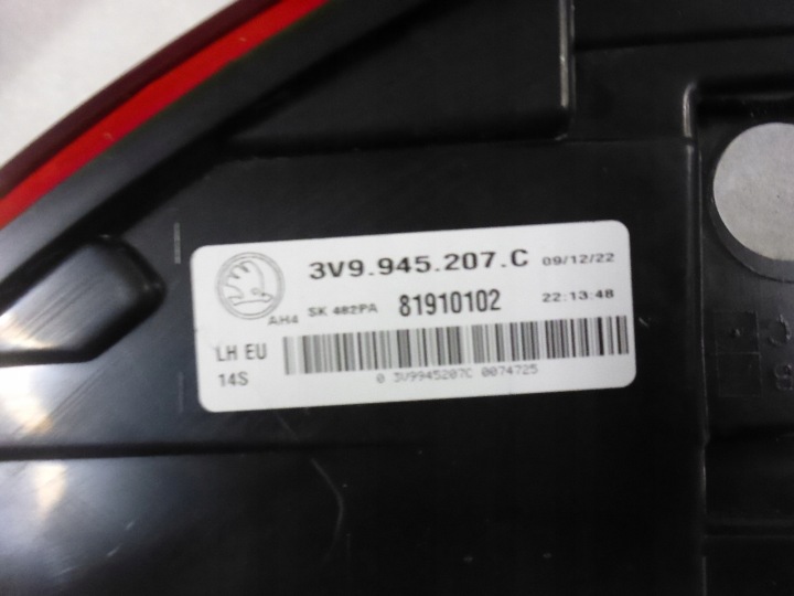 SKODA SUPERB III 3 LIFT ARRIÈRE GAUCHE UNIVERSEL 3V9945207C