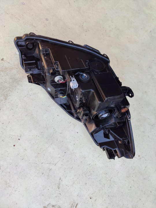 PHARE AVANT GAUCHE TOYOTA YARIS III 3 LIFT 17-