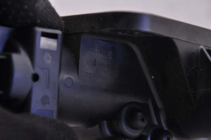 PETIT MOTEUR OUVERTURE ARRIÈRE VITRES KAROSERYJNEJ CHRYSLER 04717607AC 3.6L