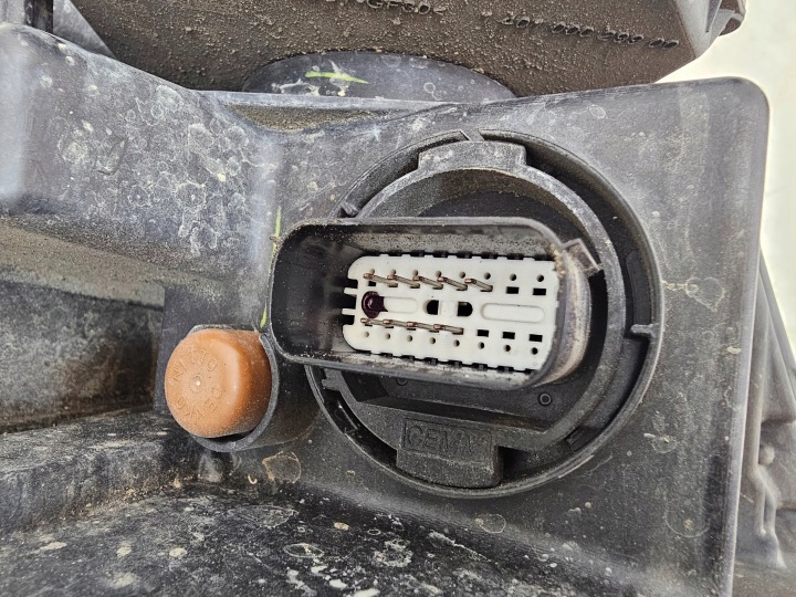 DODGE RAM V 19- PHARE DROIT AVANT LED PIÈCES 68316082AG USA