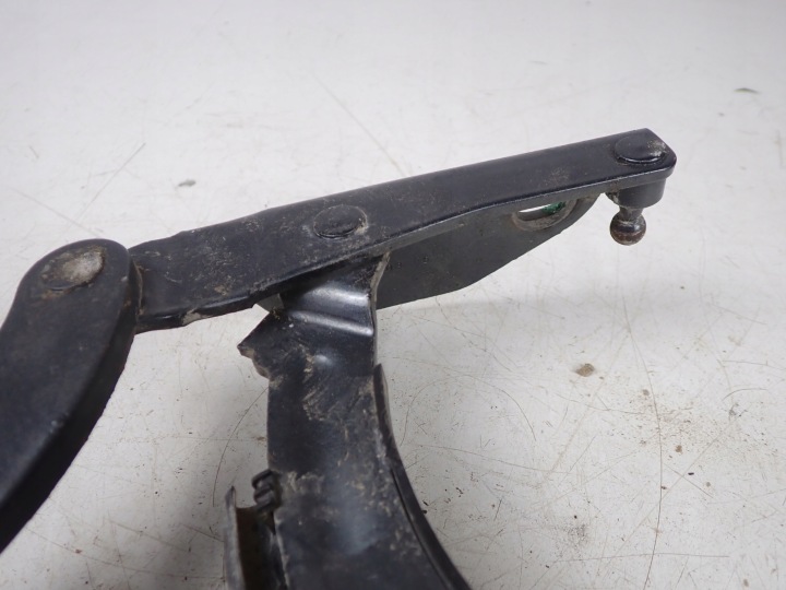CHARNIÈRE COUVERCLES DE COFFRE GAUCHE ARRIÈRE AUDI S8 D3 4E0827299G