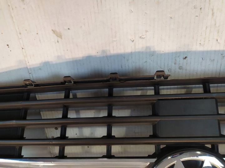 GRILLE CALANDRE VOLKSWAGEN TRANSPORTER CARAVELLE T6 ENDOMMAGÉ