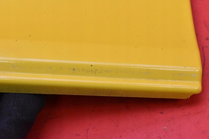 MOULURE SOUS KLAPKE GOULOTTE DE REMPLISSAGE CARBURANTS JAUNE 788284942R RENAULT TRAFIC 3 III 14-21