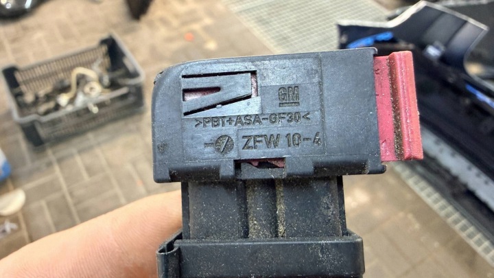 PUCE PHARES AVANT OPEL ASTRA J ASTRA H ZAFIRA B INSIGNIA 1-967188-1