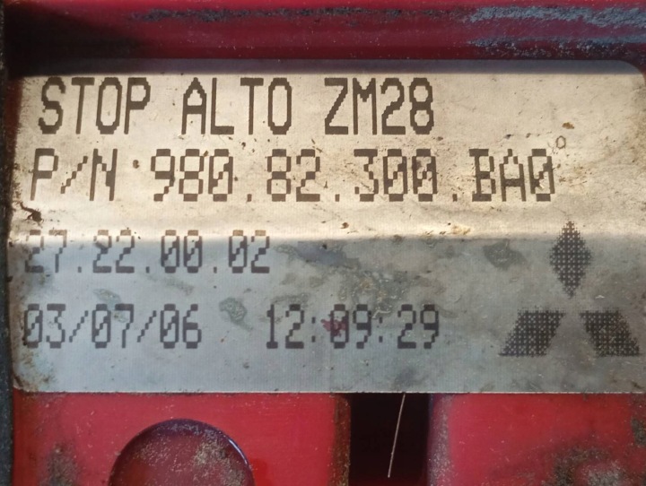 TROISIÈME LANTERNE STOP MITSUBISHI COLT CZC CABRIO 98082300BA0