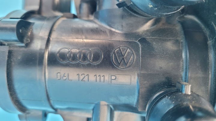 CUPRA LEON 23R POMPE À EAU F56777619 CHÂSSIS THERMOSTAT 06L121111 06L121012