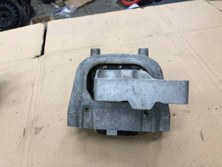COUSSIN MOTEUR AUDI VW SKODA