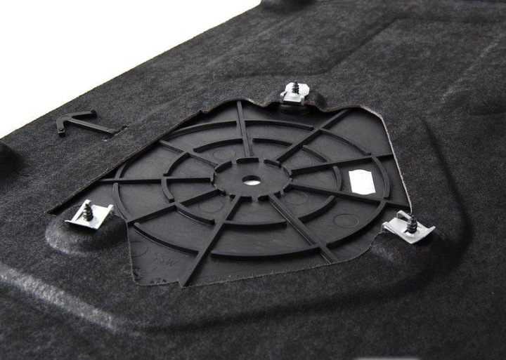 PODLOGOWY REVÊTEMENT CENTRAL BMW 5 E60 E61 ORIGINAL 51757138612