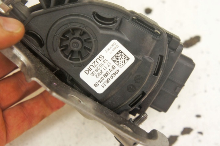 TY342 SUZUKI VITARA III PÉDALE GAZ 49400-68L51