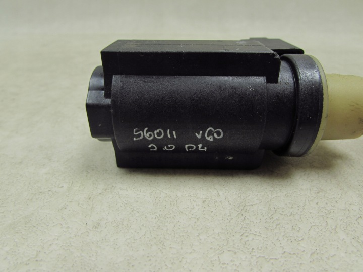 VOLVO S60 II V60 XC60 2.0 D3 D4 13-18 SOUPAPE PRESSION 9672875080
