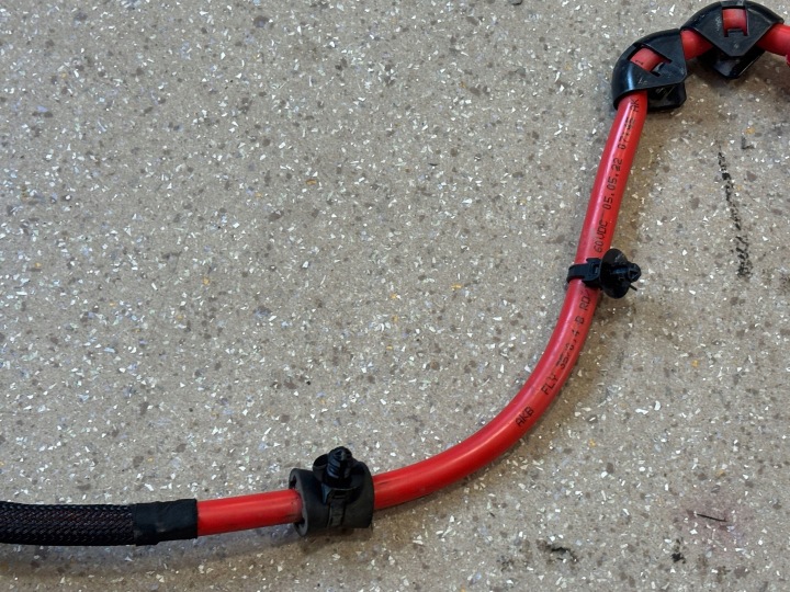 SERRE-CÂBLE POSITIVE BMW 3 G20 G21 8704696