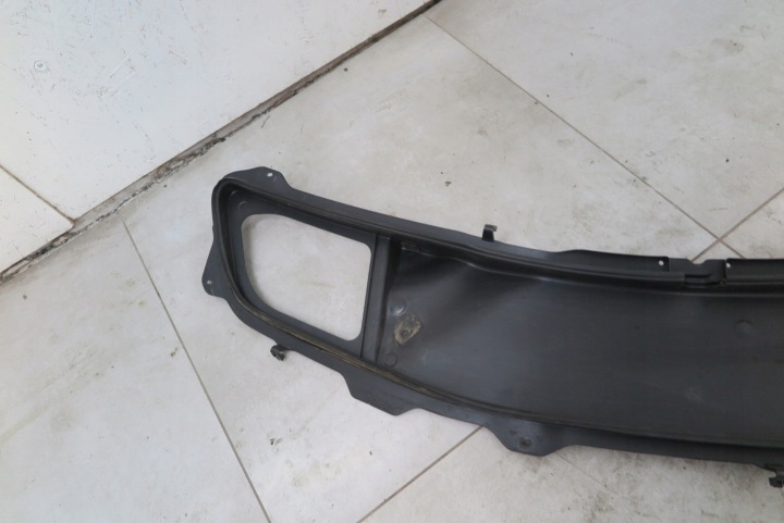 DOUBLURE DE PASSAGE DE ROUE INFÉRIEUR MERCEDES ESSENCE W164 1648800205