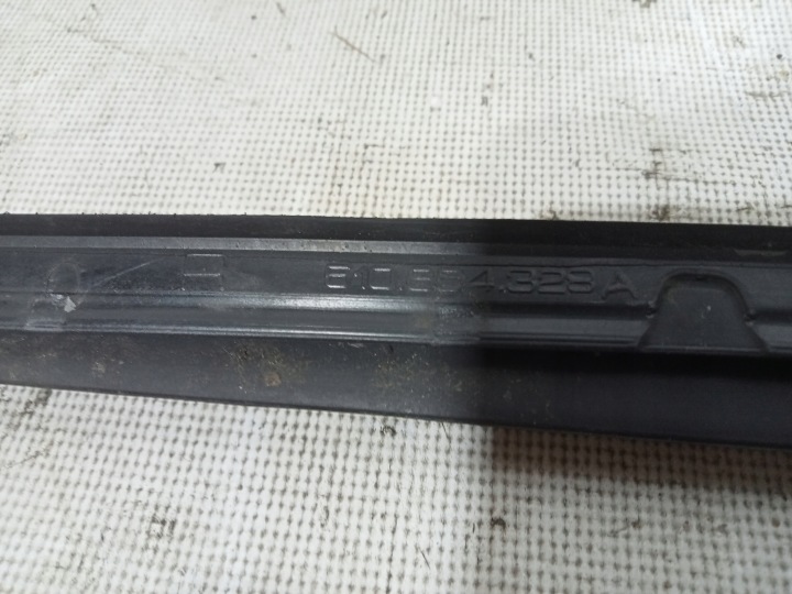 MOULURE VITRES AVANT DROITE VW GOLF VII 510 510854328A