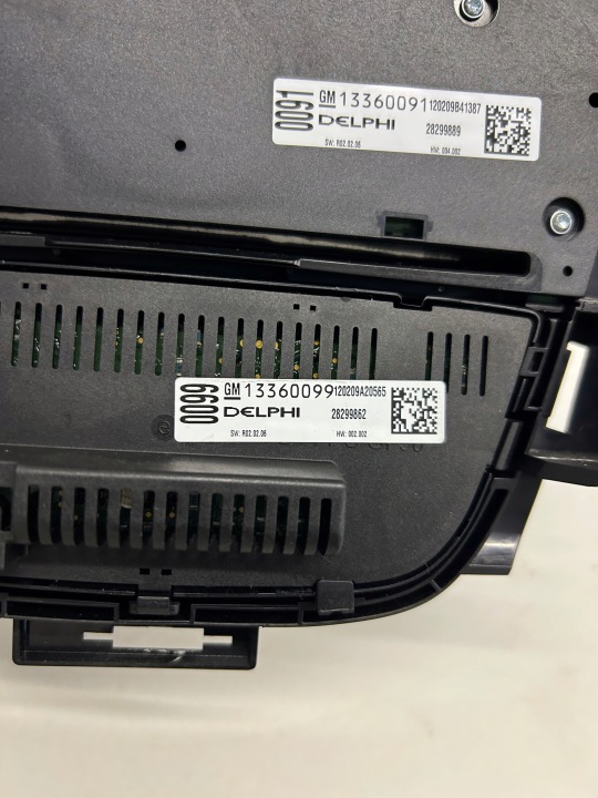 PANNEAU COMMANDE RADIO CLIMATISATION OPEL 13340410 13360091 13360099