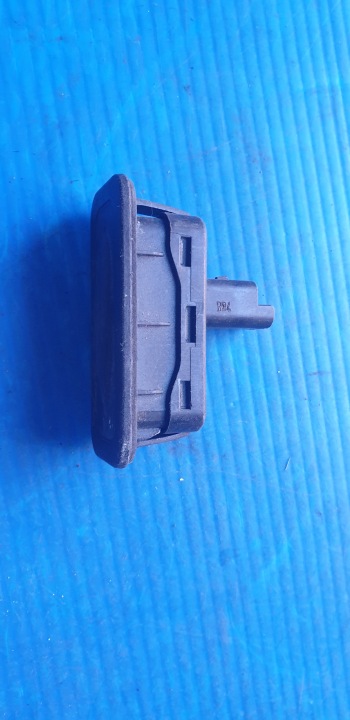 RENAULT SCENIC II BOUTON MICROCONTACT COUVERCLES DE COFFRE ARRIÈRE COUVERCLES DE COFFRE 8200076256B