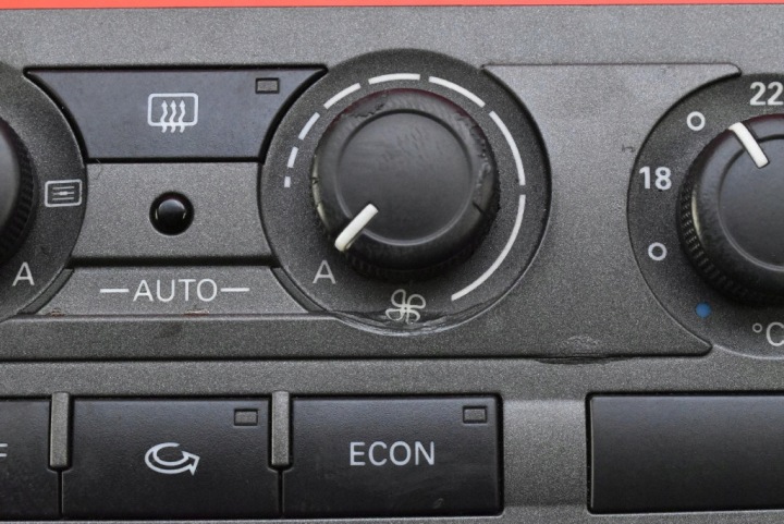 PANNEAU COMMANDE CONDUIT D'AIR CLIMATISATION 4F1820043M AUDI A6 C6 04-08