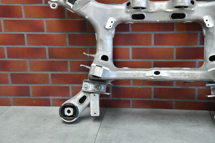CHÂSSIS CHÂSSIS BERCEAU TRAVERSE POUTRE ARRIÈRE ARRIÈRE BMW 5 G60 8831012