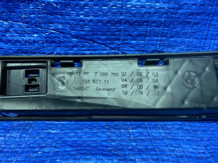 BMW F32 GLISSIÈRE FIXATION SEUIL REVÊTEMENTS SEUIL GAUCHE ARRIÈRE 51777285795