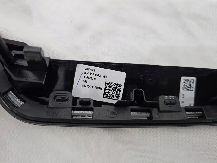 PROTECTION BOUCHON DÉCOR MOULURE CONSOLES TABLEAU DE BORD LED SKODA OCTAVIA IV 5E4853192C
