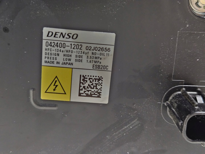 TOYOTA COROLLA E21 1.8 HYBRIDE COMPRESSEUR DE CLIMATISATION