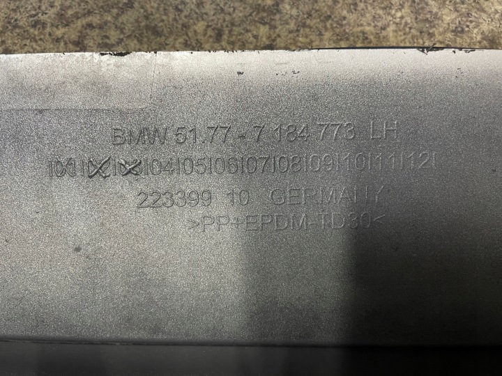 MOULURE REVÊTEMENT SEUIL GAUCHE GLISSIÈRE FIXATION BMW F11 UNIVERSEL 354 ARGENTÉE