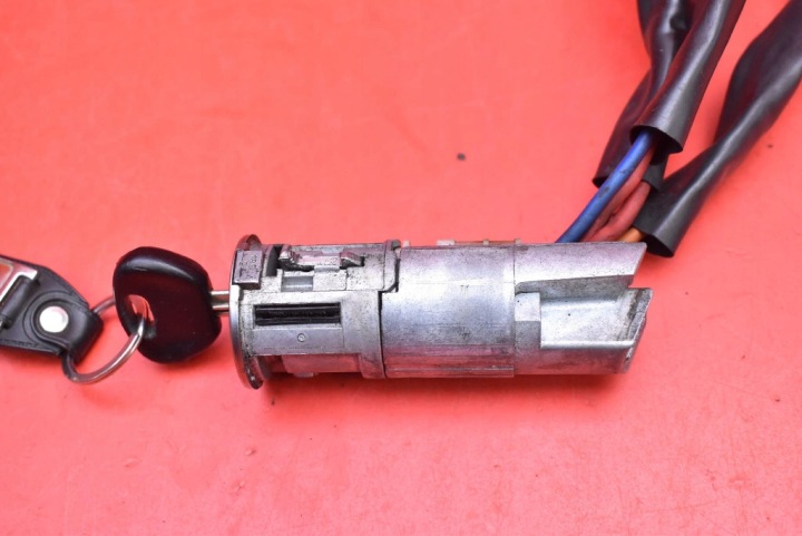CONTACTEUR D'ALLUMAGE CLÉ SEMELLE AXIAM C34 00R