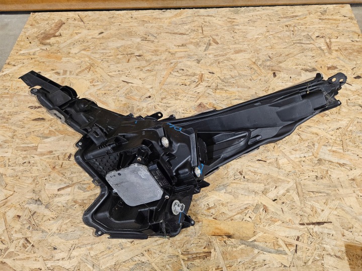 TOYOTA PRIUS IV 16-18 PHARE DROITE AVANT AVANT COMPLET LED UK