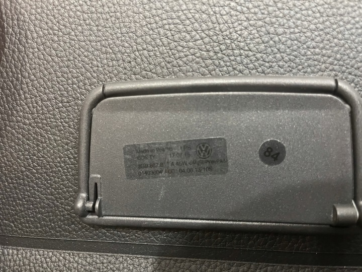 VW PASSAT B8 UNIVERSEL STORE BAGAZNIKA+SIATKA NOIRE ENSEMBLE 14-2024 EN TRÈS BON ÉTAT