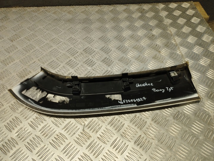 JEEP GRAND CHEROKEE WK2 MOULURE GARDE-BOUE DROIT ARRIÈRE 46527561827
