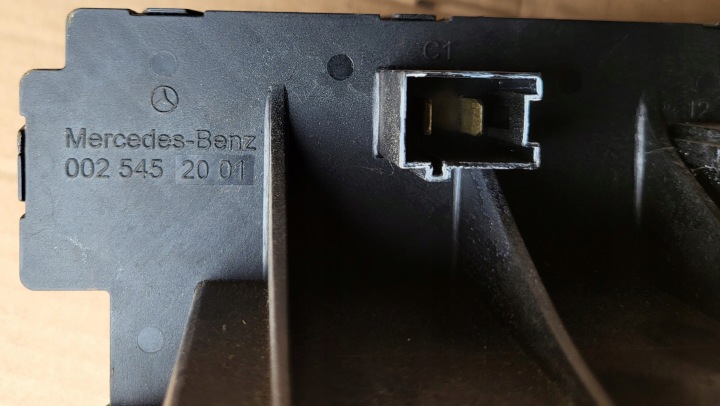 BOÎTE FUSIBLES RELAIS RIDEAUX MODULE MERCEDES AVEC W220 OE EUROPE