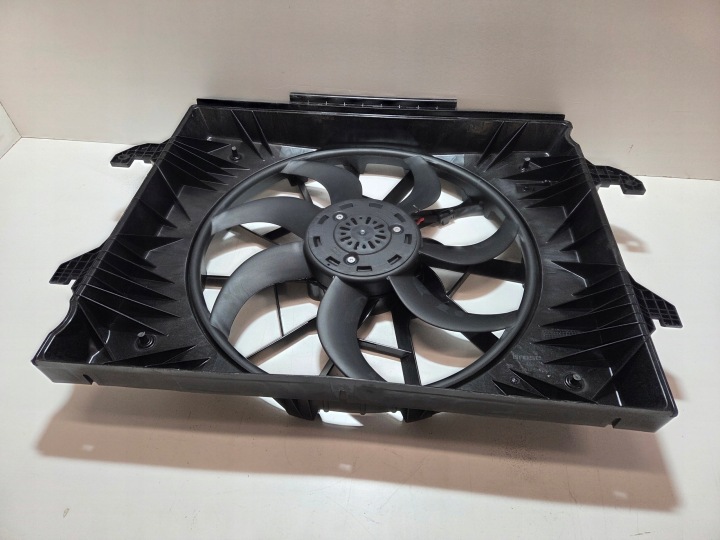 NAWIEWNIK AUTOMOBILE VERS DODGE RAM 2019-2024 68275634AD