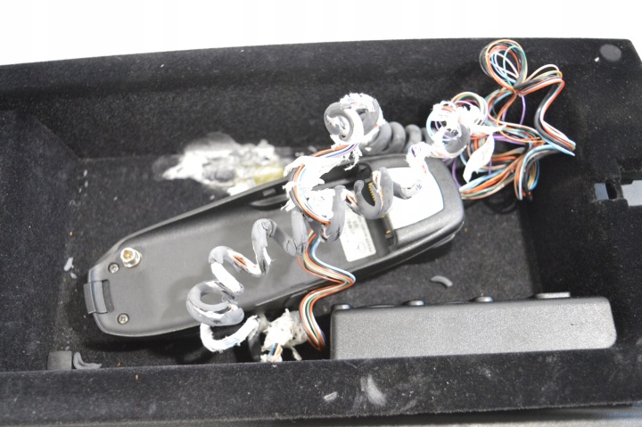 ACCOUDOIR TÉLÉPHONE NOIRE CUIR COULEUR GRISE NITKA MERCEDES R230 SL AMG